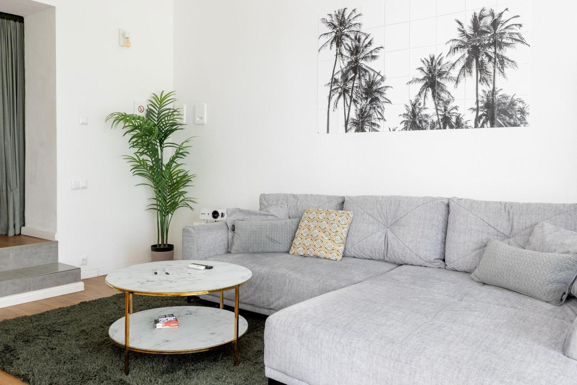 Global Living - Design I I Beamer I Kitchen I Terrace I Berlin