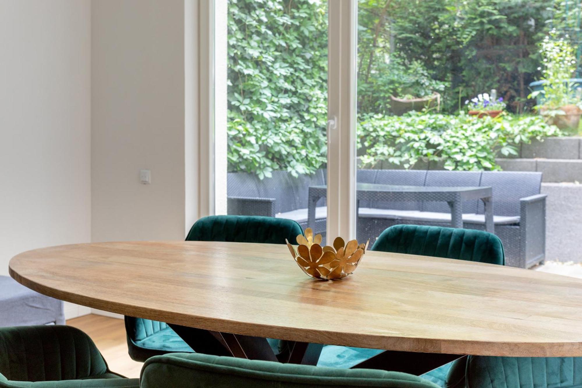 Global Living - Design I I Beamer I Kitchen I Terrace I Appartement Berlin